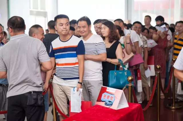 熱情參與我們現場(chǎng)游戲的貴賓 熱情參與我們現場(chǎng)游戲的貴賓