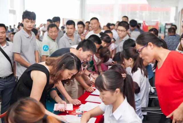 熱情參與我們現場(chǎng)游戲的貴賓 熱情參與我們現場(chǎng)游戲的貴賓