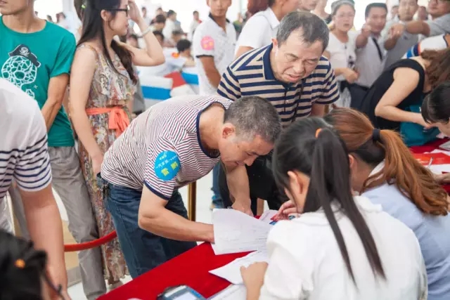 熱情參與我們現場(chǎng)游戲的貴賓 熱情參與我們現場(chǎng)游戲的貴賓