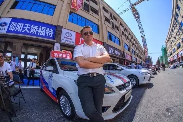 酷炫改裝車(chē)