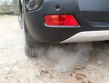 什么原因導致的排氣管滴水呢？