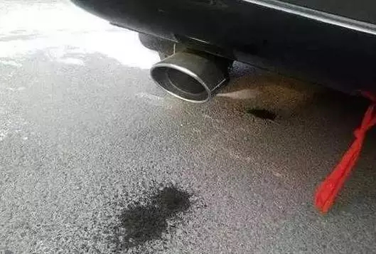 什么原因導致的排氣管滴水呢？