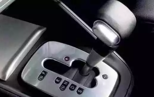 自動(dòng)檔車(chē)這樣開(kāi)提前報廢，多少老司機中招