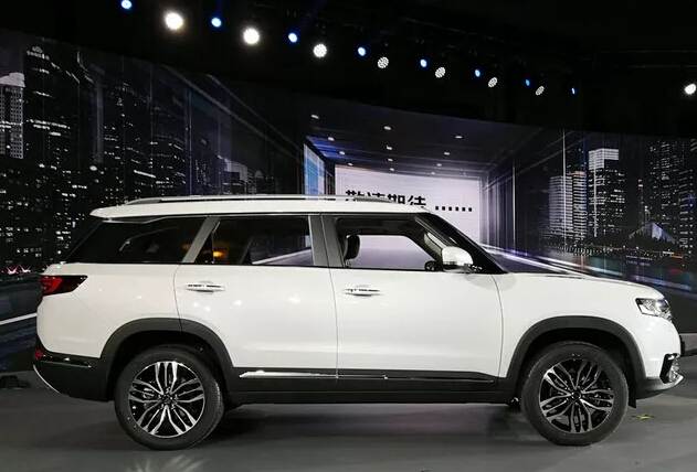 8.79萬(wàn)起霸氣的外觀(guān)昌河Q7，你會(huì )選擇？