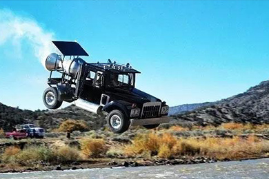 駕車(chē)突然失控是種什么樣的體驗…