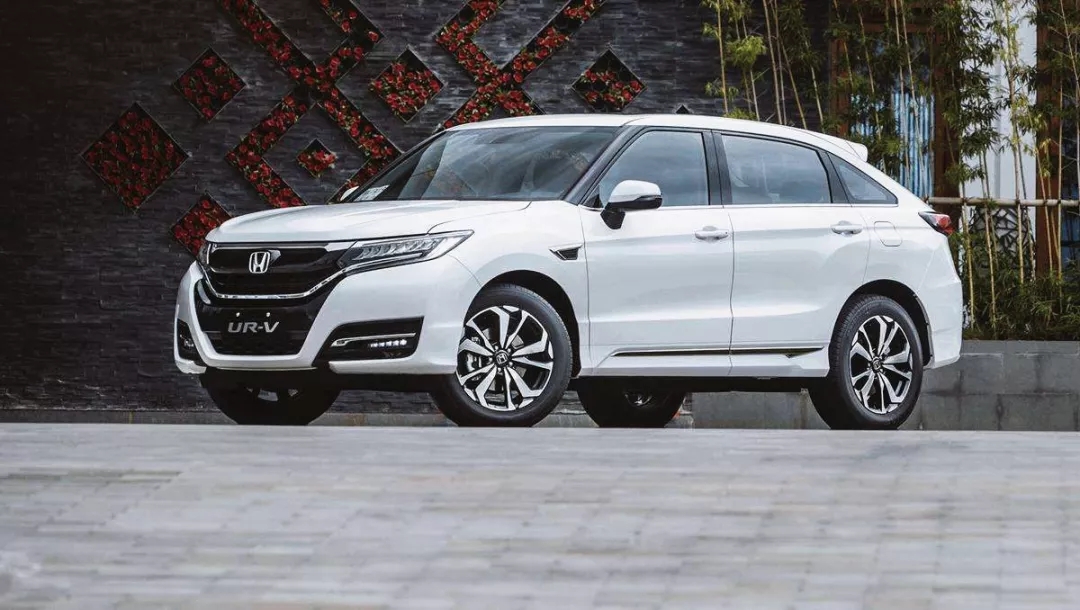 開(kāi)車(chē)時(shí)常見(jiàn)的陋習你犯了幾條