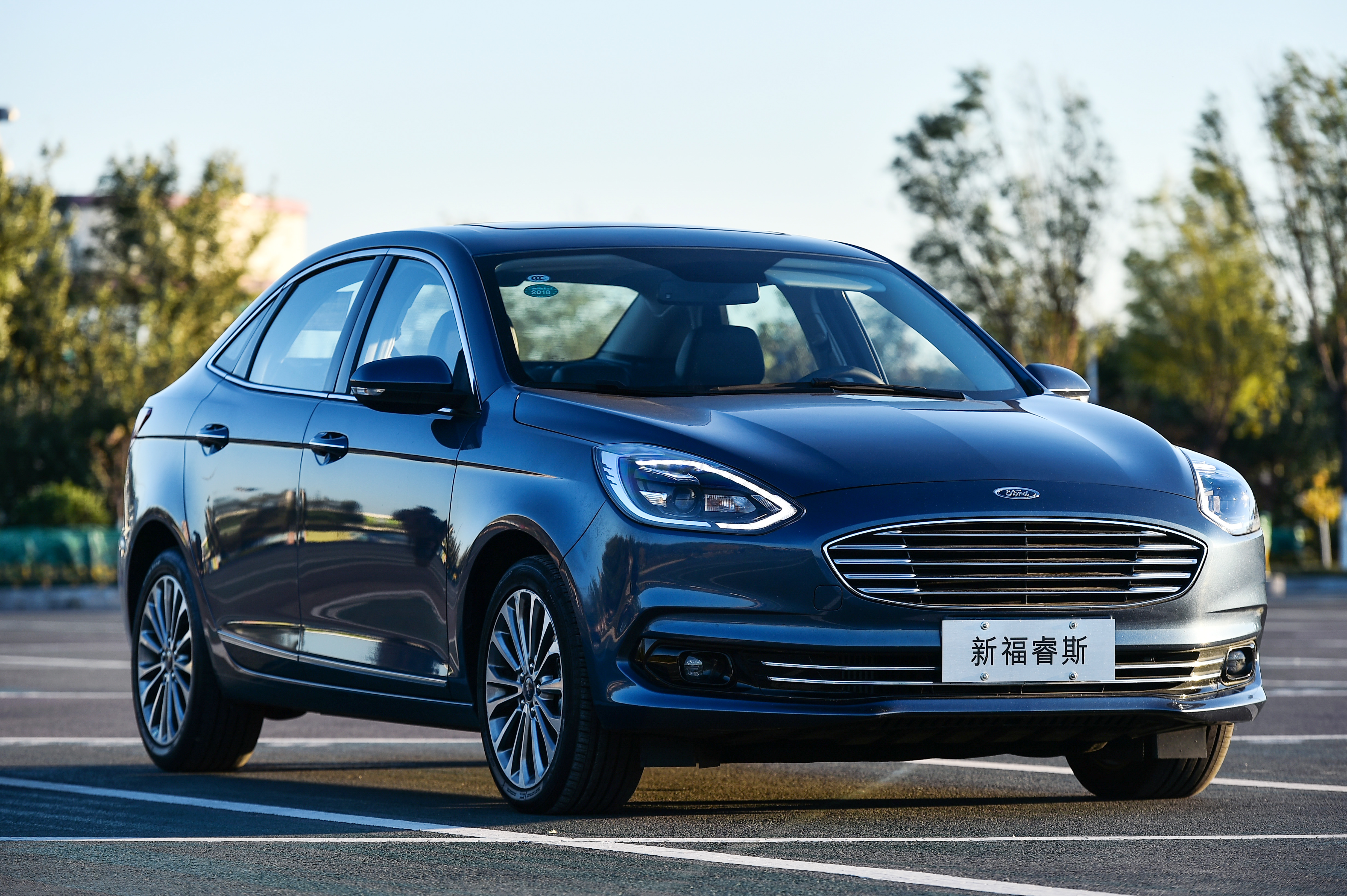 大燈內有霧氣 是不是大燈內部進(jìn)水了